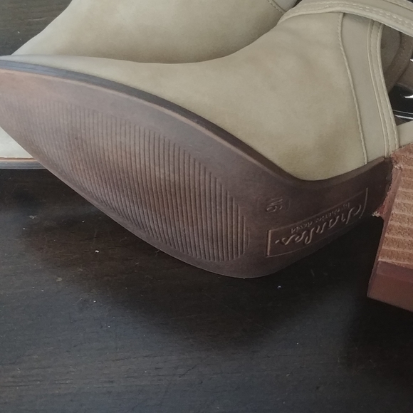 NEW 🌺 Charles David Naval Suede Booties - Picture 6 of 9